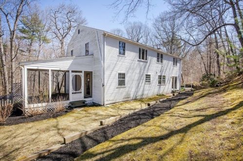 97 Hl St, Topsfield MA 01983-2410 exterior