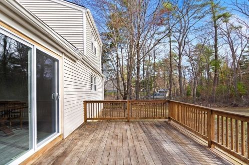 1086 Burt St, Taunton MA 02780-5166 exterior