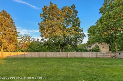 61 Winding Way, Little Silver NJ 07739-1720 exterior