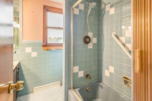 75 Dl St, Methuen MA 01844-7304 exterior