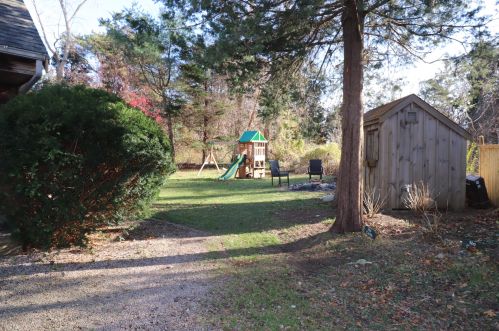 10 Brenda Ln, Eastham MA 02642-2677 exterior