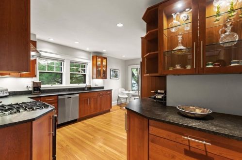 147 Highland Ave, Arlington MA 02476-7846 exterior