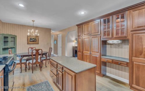 52 Laurel Dr, Little Silver NJ 07739-1416 exterior