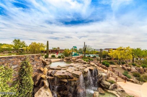 1735 Desperado Way, Phoenix AZ  85085-6329 exterior