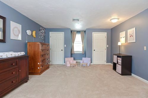 11 Robin Rd, Norfolk MA 02056-1731 exterior