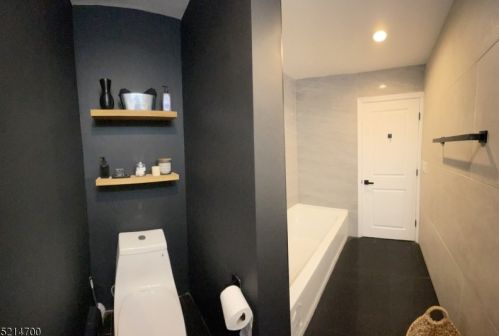 46 Edgewood Rd, Skyline Lakes NJ 07456-1911 exterior