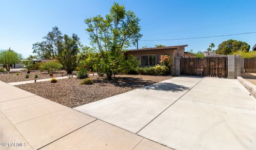 2833 Cheryl Dr, Phoenix AZ  85028-4409 exterior