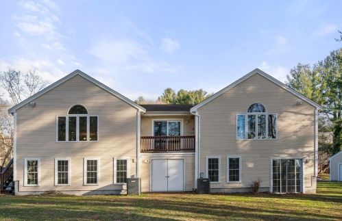 901 Randolph Ave, Milton MA 02186-3404 exterior