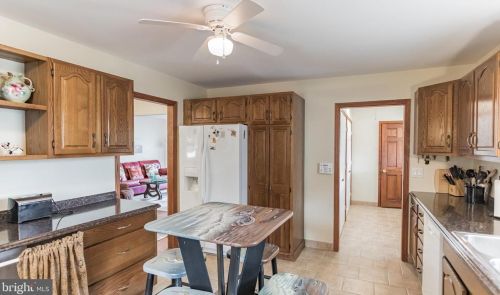 100 Holly Dr, West Deptford NJ 08096-3320 exterior