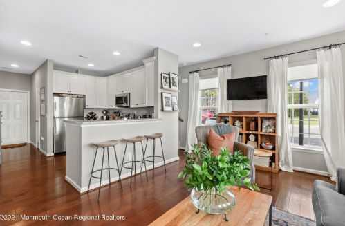 1 Kyle Dr, Tinton Falls NJ 07712-7535 exterior