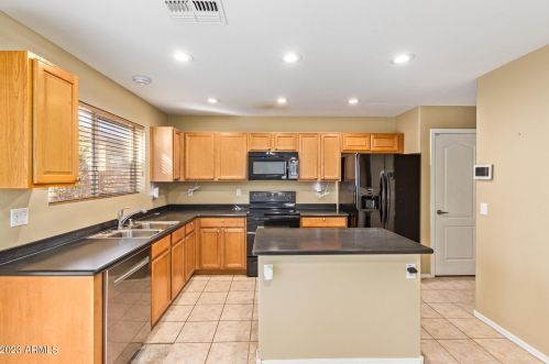 1805 94th Ave, Phoenix AZ  85037-4279 exterior