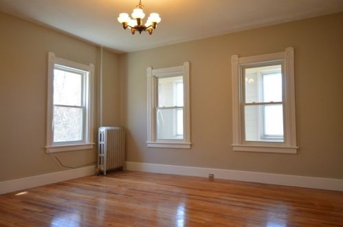 4 Maxwell Ct, Worcester MA 01607-1016 exterior