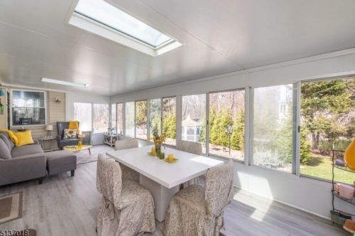 23 Brentwood Dr, East Hanover NJ 07936-2403 exterior