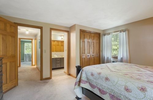 2 Jonathan Rd, Burlington MA 01803-1414 exterior