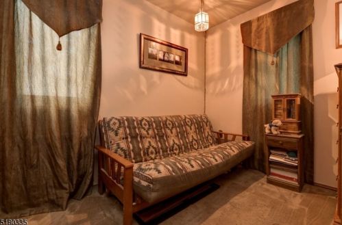 377 Skyline Lk Dr, Skyline Lakes NJ 07456-1953 exterior