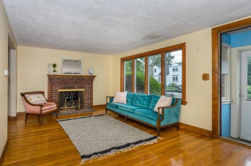 45 Doris Dr, Weymouth, MA 02191-2044