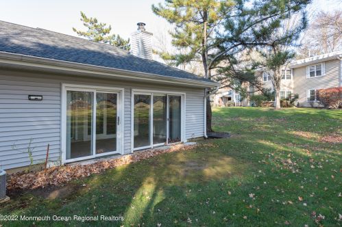 37 Boxwood Ter, Tinton Falls NJ 07701-6704 exterior