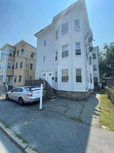 97 Swan St, Methuen MA  01844-5324 exterior