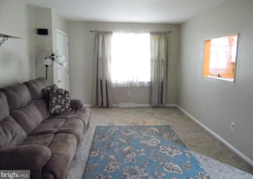 8 Parkview Cir, West Deptford NJ exterior