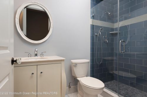 21 Vista Dr, Little Silver NJ  07739-1611 exterior