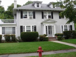 39 Nehoiden Rd, Newton, MA 02468-1923