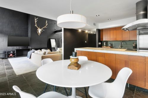 3241 Camelback Rd, Phoenix AZ 85033-1455 exterior