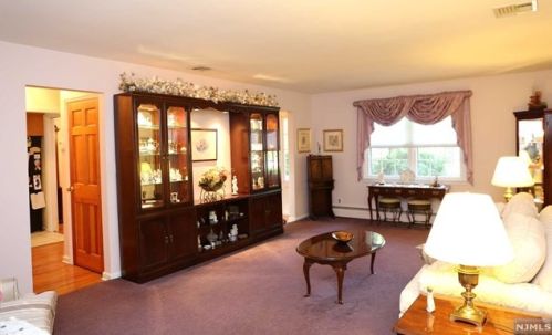 400 Grant Ave, Cresskill NJ  07626-1208 exterior