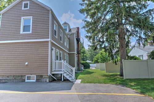 37 Walnut Pl, Newton MA 02460-1819 exterior