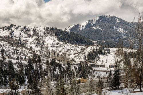 4019 Sunrise Dr, Park City UT 84098-4757 exterior