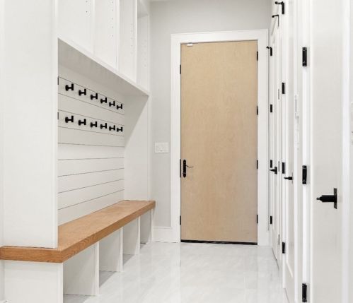 1056 Greendale Ave, Needham MA 02492-4726 exterior