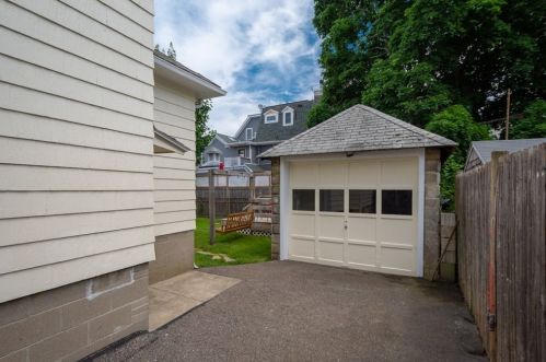 3 Beacon St, Quincy MA 02169-7117 exterior