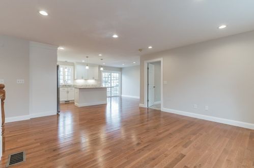 40 Lawrence Ave, East Bridgewater MA 02324-1613 exterior