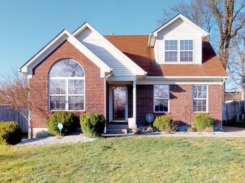 4711 Braves Ln, Louisville, KY 40272-4216