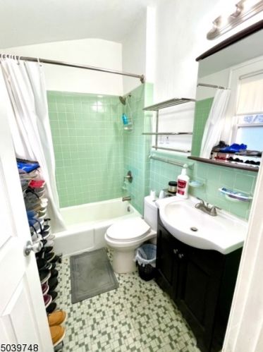 845 Kearny Ave, Kearny NJ 07032-3244 exterior