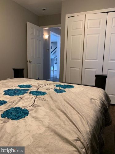 817 Broad St, West Deptford NJ 08096-1605 exterior