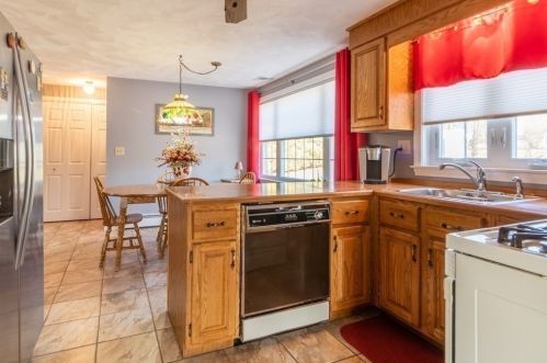 29 Landmark Dr, Methuen, MA 01844-2363