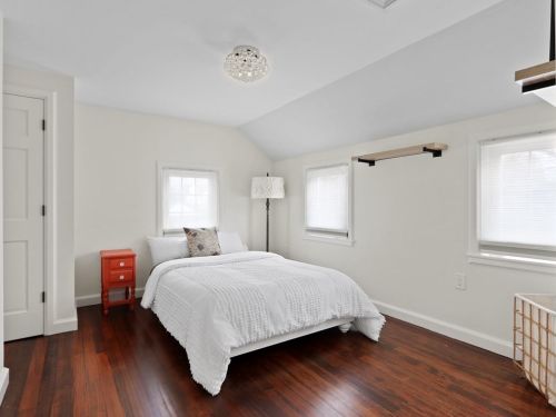 64 Fair Oaks Park, Needham MA 02492-3104 exterior