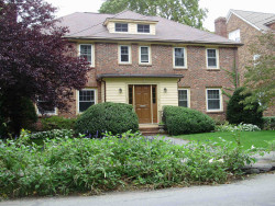 127 Auburn St, Newton, MA 02466-2503