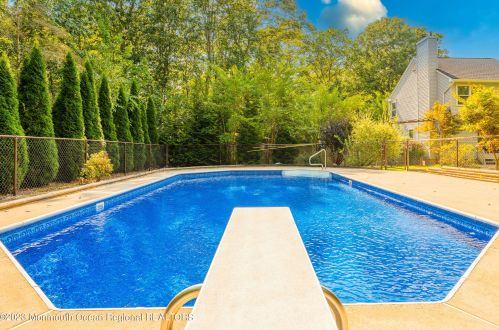 20 Bittersweet Dr, Jackson Twp NJ 08527-4922 exterior