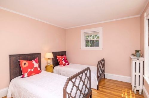 10 Hyde St, Newton MA 02461-1203 exterior