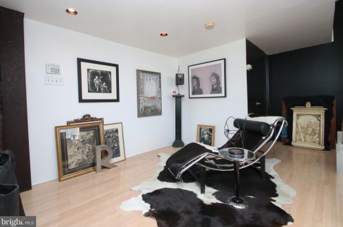 1225 6 St, Philadelphia PA 19147-4828 exterior