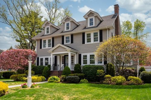 90 Meredith Cir, Milton, MA 02186-3916