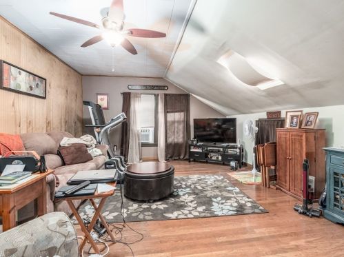 175 Middle Rd, New Bedford MA 02743-2016 exterior