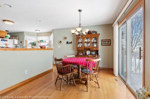 205 Maplewood Dr, Sycamore IL 60178-1154 exterior