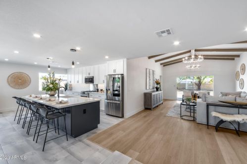 11617 37th Pl, Phoenix AZ  85028-2130 exterior