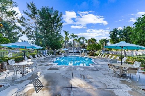 8075 Treeview Ct, Anaheim CA 92808-1552 exterior