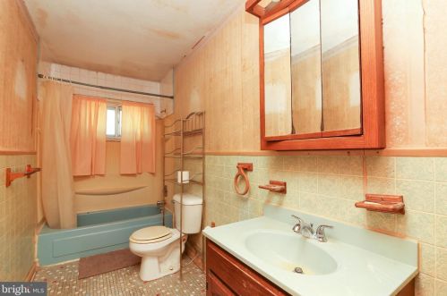 352 Mantua Ave, West Deptford NJ 08066-1277 exterior