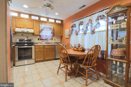 155 Lakebridge Dr, West Deptford NJ 08096-6717 exterior