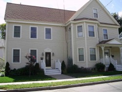 142 River St, Newton, MA 02465-1428