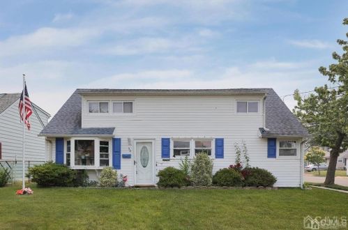 50 Marion St, Carteret, NJ 07008-2412